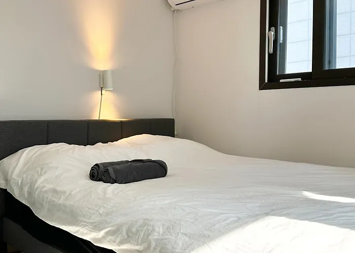 Hongdae, 6 Ppl, New Building, Big Terrace